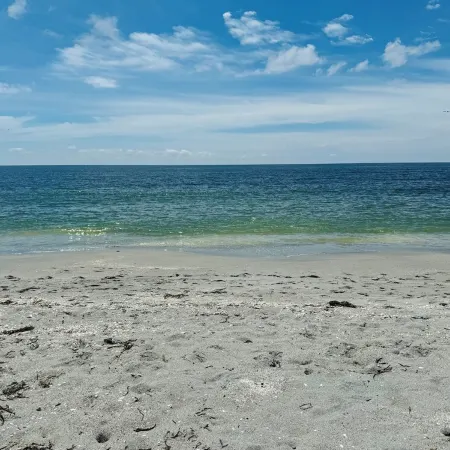 Beautiful Beach House , Priv. Beach Access, Private Pool