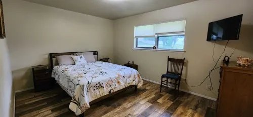 Cozy Country Gateway