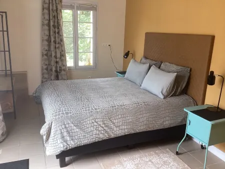 Gite Le Monde, spacious luxery  4 Personsgite in Sainte Alvere, shared pool Отели в г. Валь де Луир Э Кодо