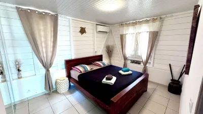 Cottage Majo Lounge located in Saint Pierre in a tropical garden 5min from the sea Hôtels à : 