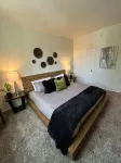 Beverly Hills Vibe 1 BR Apt + Parking, Pool Access ベル・エア周辺のホテル