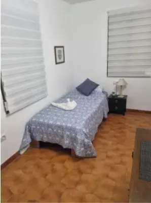 5-room, 3-bedroom apartment, 8 minutes' walk from the beach.