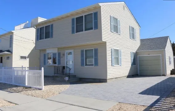 Beach Block 5-Bedroom Retreat with AC in Silver Beach, Lavallette, NJ