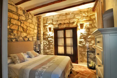 THE BALCONY OF THE OLIVE TREES