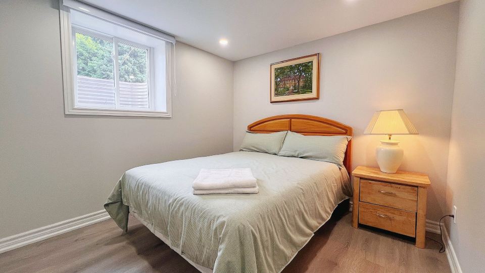 Cozy & Modern Ensuite Basement Rooms - Steps to Subway & Downsview Rogers Stadium