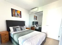 Spectacular views of this amazing Olympic Park apartment (entire place) 시드니 쇼그라운드 주변 호텔