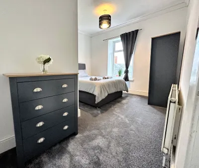 Large house on the edge of the Brecon Beacons - Five-Bedroom House Hotel in zona Ebbw Vale Works Museum