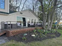 Charming 4-bedroom cottage with AC, WiFi on Little Sebago Lake waterfront