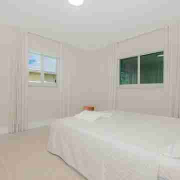 Elegant House with Outstanding Pool, Kid and Pet Friendly Minutes from the Beach Rooms