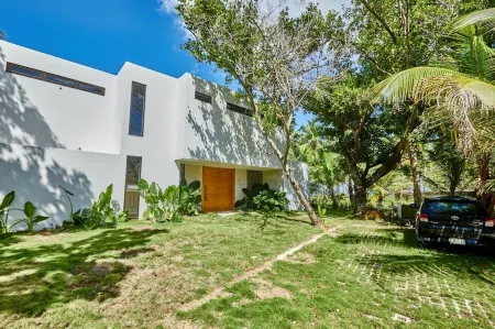 4 bedroom villa, facing the sea, with unspoilt beach and very quiet.