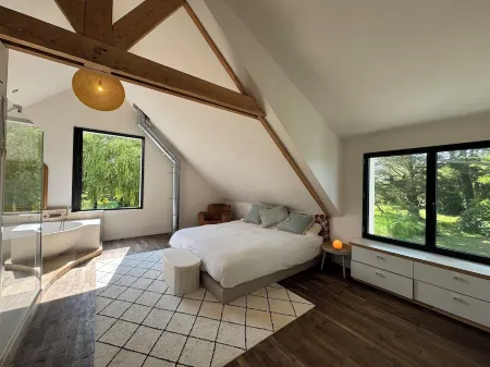 Villa with wooded park, near beach and paths