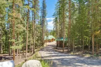 Hot Tub Hideaway w/ Views & Deck in Fairplay! - 3 tähden