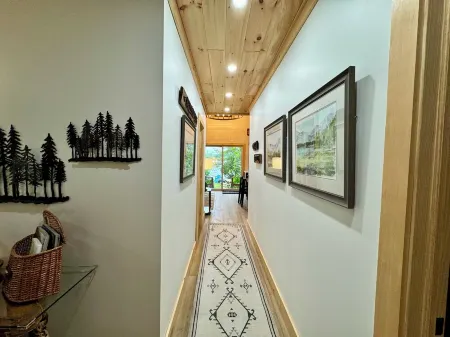 Newly Remodeled-Lakefront Cabin on 4th Lake w/Dock & Kayaks. Trail 5 Access