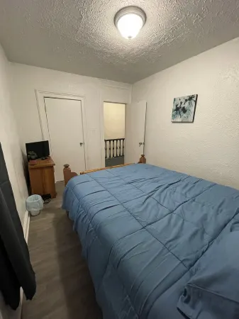 3-bedroom apt with central ac , Downtown unit2 walking distance Fort Wayne.