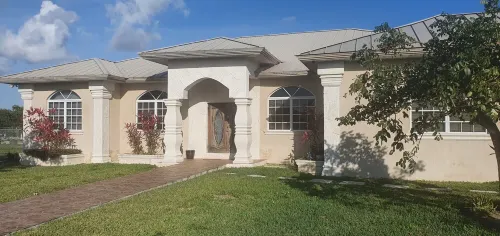 Charming 1 bedroom apartment, just minutes away from the beach