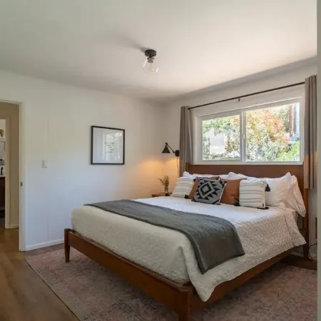 All New, 3 Bdrms, HOT TUB, near town and trails