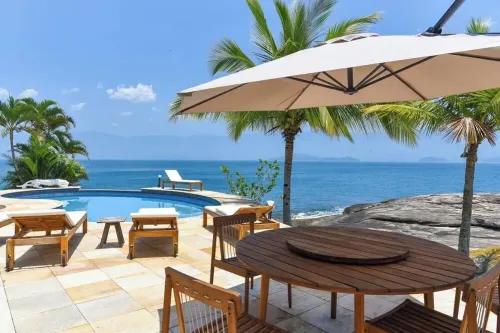 Exclusive Paradise Island