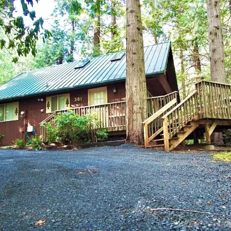 Family & Dog Friendly 2 Bedroom Plus Loft Beach Cabin