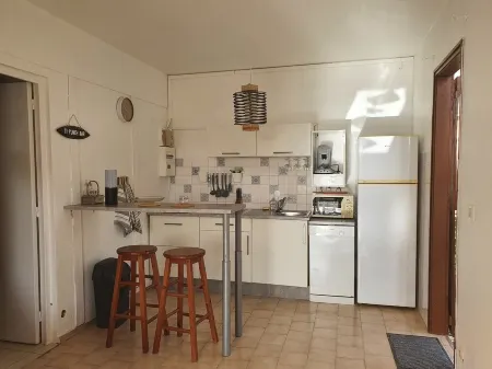 Les ti kaz a papé sunny gîte with small private pool, close to plage Leroux Отели в г. Деше