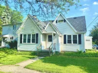 Crown Point 1 Bedroom Stylish Apartment close to the Square/Downtown