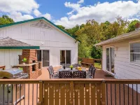 Indoor Heated Private Pool Home & Arcade in Lake Ariel Poconos with 7 beds Hotels in South Canaan Township