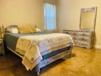 Homey Honey Hive Hotel in zona Fontainebleau State Park