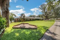 Beautiful Lake View Retreat Drivable To Theme Parks 3 Bedroom Home