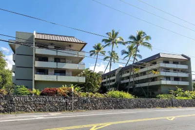 Honu Hale Minutes Away from the Beach! Hotels near White Sands Beach(La'aloa Bay)