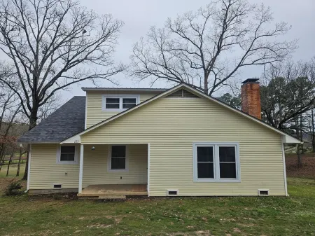 Cozy and private family farmhouse nestled near the Ozark National Forest