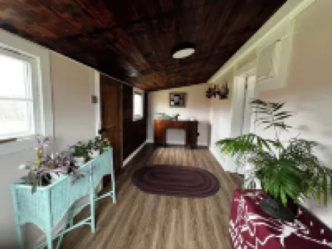 Charming historic 2-bedroom farmhouse 4 miles from historic Milan with WiFi Hotels in Milan Township