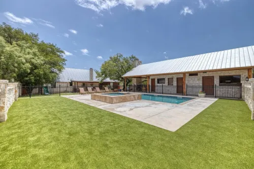 Ringers Lodge   Spacious 6-bedroom house on the River in charming Concan