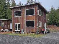 Cozy 40 Acre Homestead Cabin w/ 360 Views + Soaker Tub!