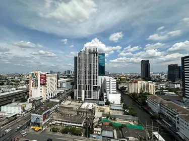 รูปภาพของHigh Floor 1-bedroom apartment with AC, WiFi, fitness room in Thonglor, Bangkok