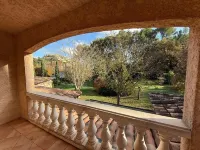 Cabriès: Family home in Provencal countryside, 20 min from Aix-en-Provence Hotels in Cabries