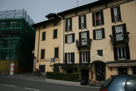 Casa Milla, Face au lac