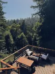 Evergreen Escape - Mountains, Beaches, Hottub, Gameroom
