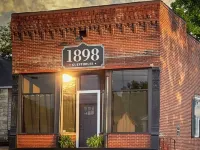 Charming 2-bedroom with AC, WiFi in lovely Jonesboro Hotels in Union County