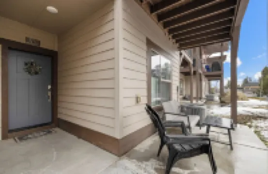 Ponderosa Pines Retreat, featuring 3 Beds and 3 Baths with Privacy