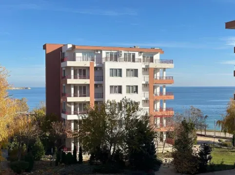 1-bedroom apartment with sea view, located on the first line.