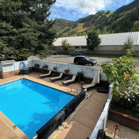 Shadow Mountain Lodge