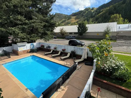 Shadow Mountain Lodge