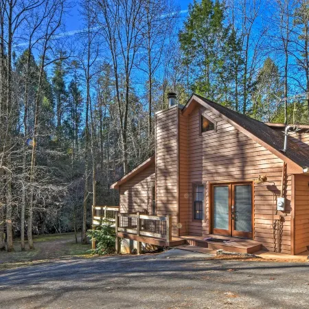 Blue Ridge Mtns Creekside Cabin w/ Hot Tub + Pier!