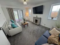 Thorpe Guest House 4 bedroom 2 bathroom near London Heathrow Airport Hotels in Staines