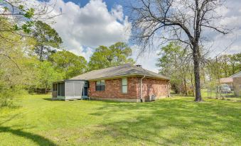 6 Mi to Ellen Trout Zoo: Family Home w/ Yard!