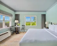 The Harbor Front Inn Hotels near Horton Point Lighthouse Nautical Museum
