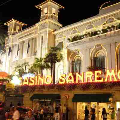 NEW! 2 Pieces Design, Downtown, 200 m beaches, air conditioned Hotel Exterior