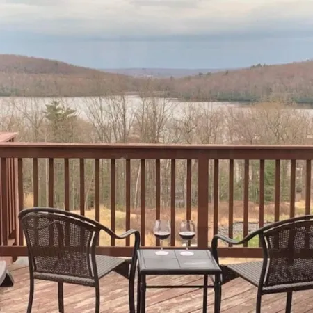 THE BLISS-Lake & Mountain View’s, 5 bedrooms 3 1/2 bathrooms in Lake Harmony.