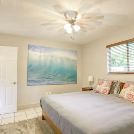 Modern home away from home in a central location! Hotels in Hallandale Beach
