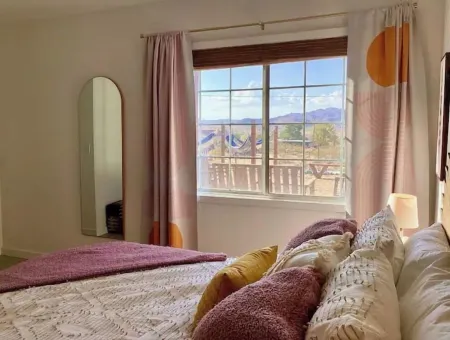 Sunburst House : Desert Chic Retreat