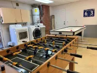 Lake house with hot tub, pool, game room & BBQ grill Hotels in Lakeland Village